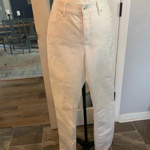 NWOT white Levi jeans